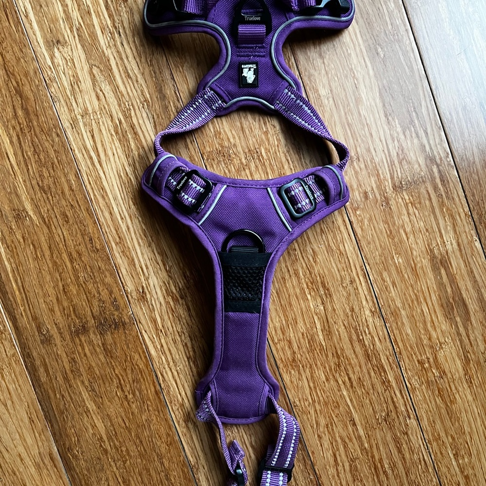 True love pet harness xs. In excellent condition!